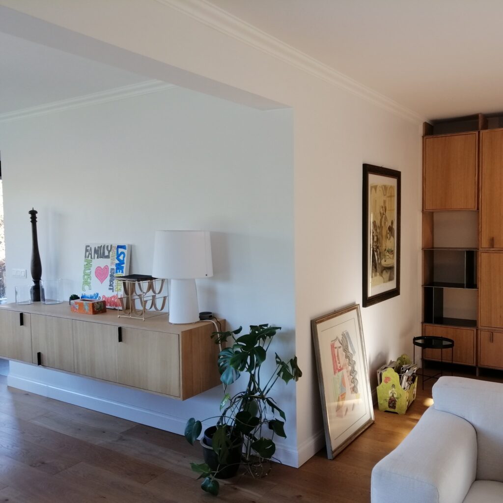 Meuble suspendu en chêne et acier