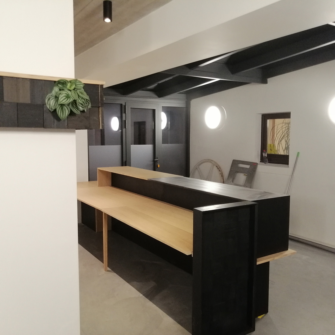 Comptoir en MDF valchromat noir, chêne et chêne brulé Medelite