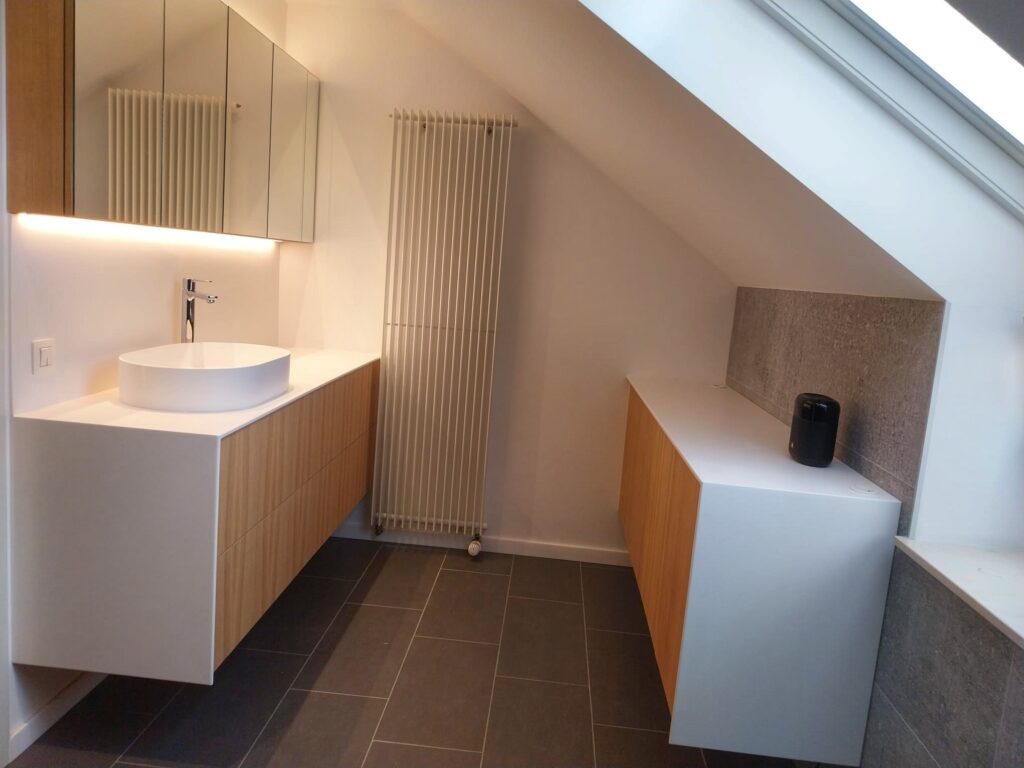 Salle de bain sur mesure chêne corian